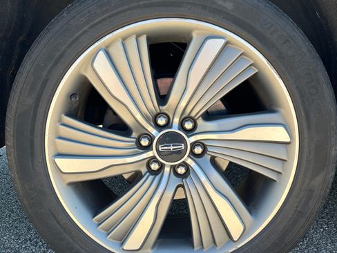 Used 2018 Lincoln Navigator Reserve w/ Technology Package AWD/4WD image 12