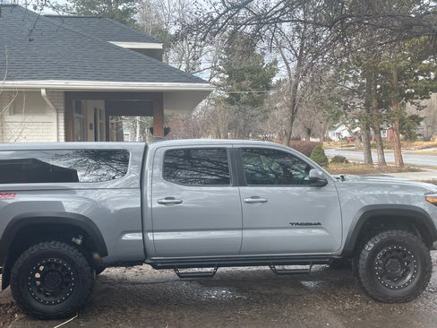 Used 2020 Toyota Tacoma TRD Off-Road w/ Technology Package image 6