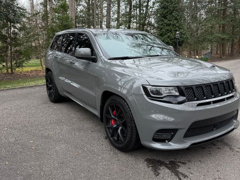 Used 2020 Jeep Grand Cherokee SRT image 9