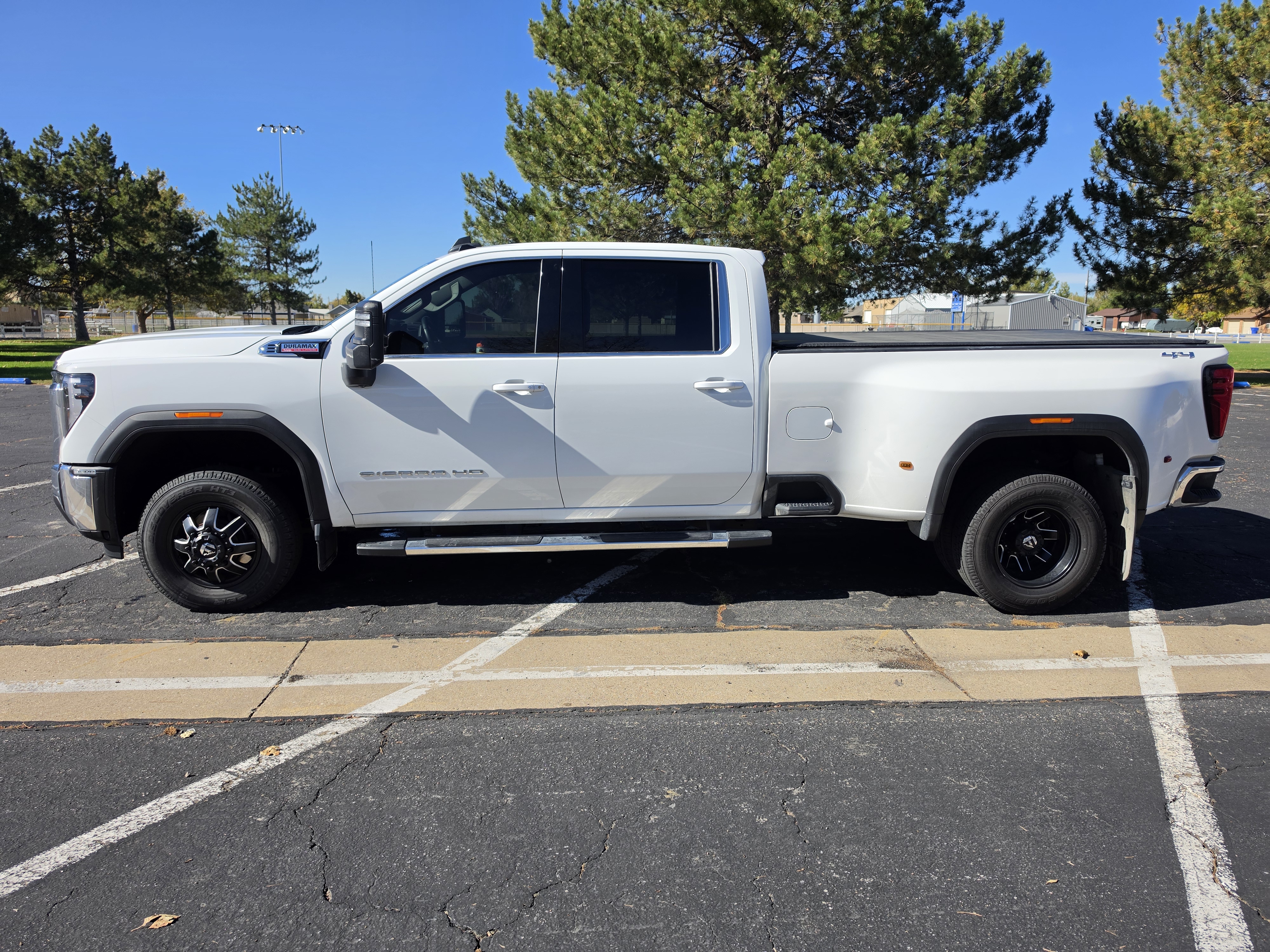 Used 2025 GMC Sierra 3500 SLE AWD/4WD image 2