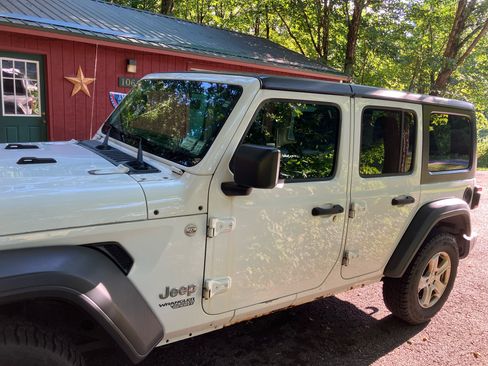 Used 2018 Jeep Wrangler Unlimited Sport S AWD/4WD image 2