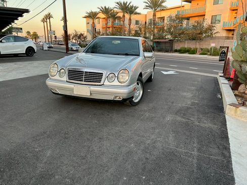 Used 1997 Mercedes-Benz E 420 Sedan image 2