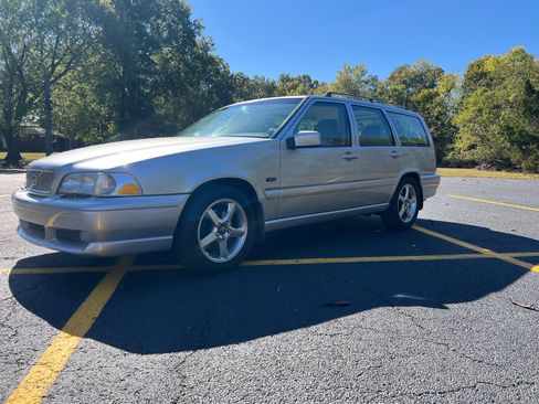 Used 1998 Volvo V70 R image 1
