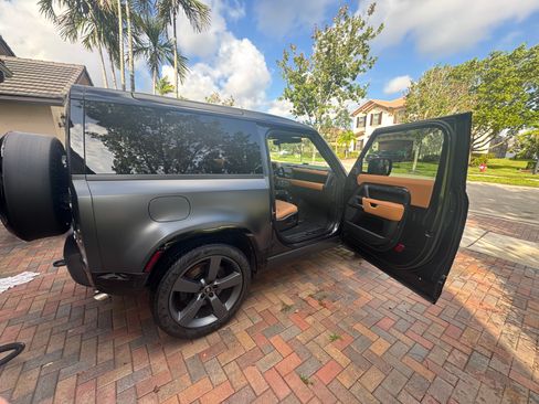 Used 2023 Land Rover Defender 90 V8 AWD/4WD image 4
