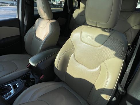 Used 2015 Jeep Cherokee Limited w/ Luxury Group image 10