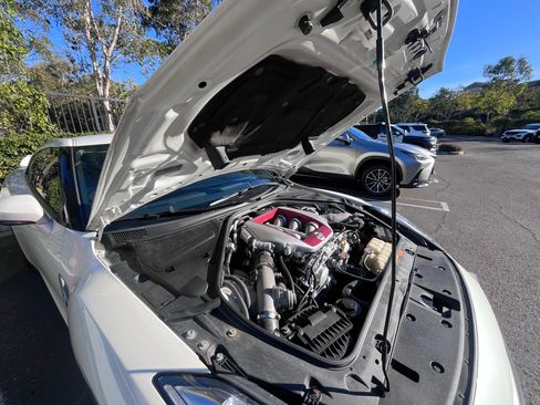 Used 2014 Nissan GT-R Premium image 21