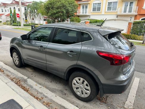 Used 2018 Nissan Rogue Sport S image 1