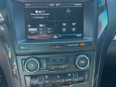 Used 2016 Ford Explorer XLT w/ Equipment Group 202A AWD/4WD image 8