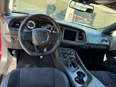 Used 2020 Dodge Challenger R/T image 6
