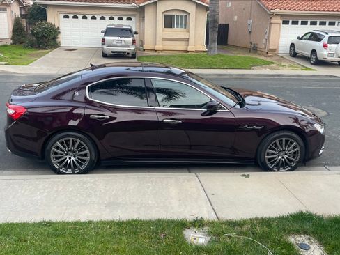 Used 2017 Maserati Ghibli image 2