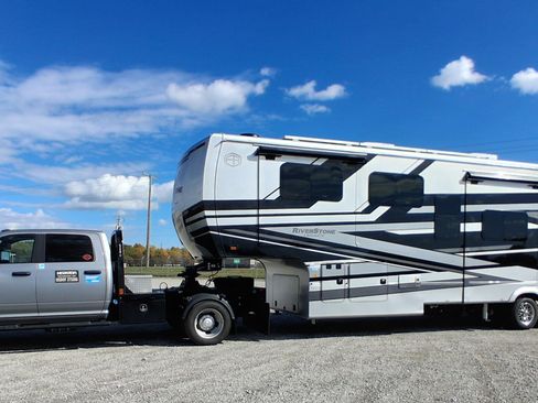 Used 2024 RAM 4500 SLT w/ Quick Order Package 2YG SLT AWD/4WD image 25