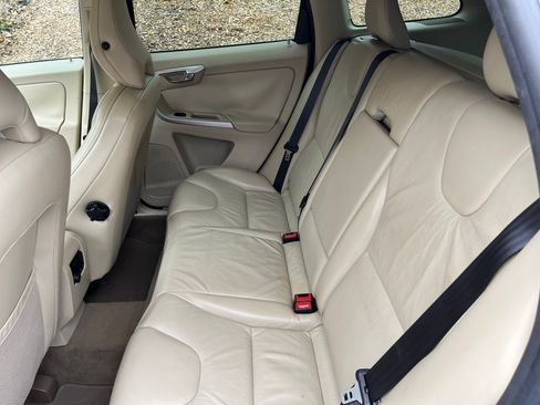 Used 2010 Volvo XC60 T6 image 10