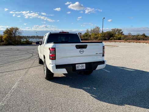 Used 2024 Nissan Frontier SV w/ SV Convenience Package image 8