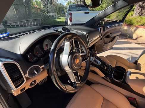 Used 2017 Porsche Cayenne S image 23