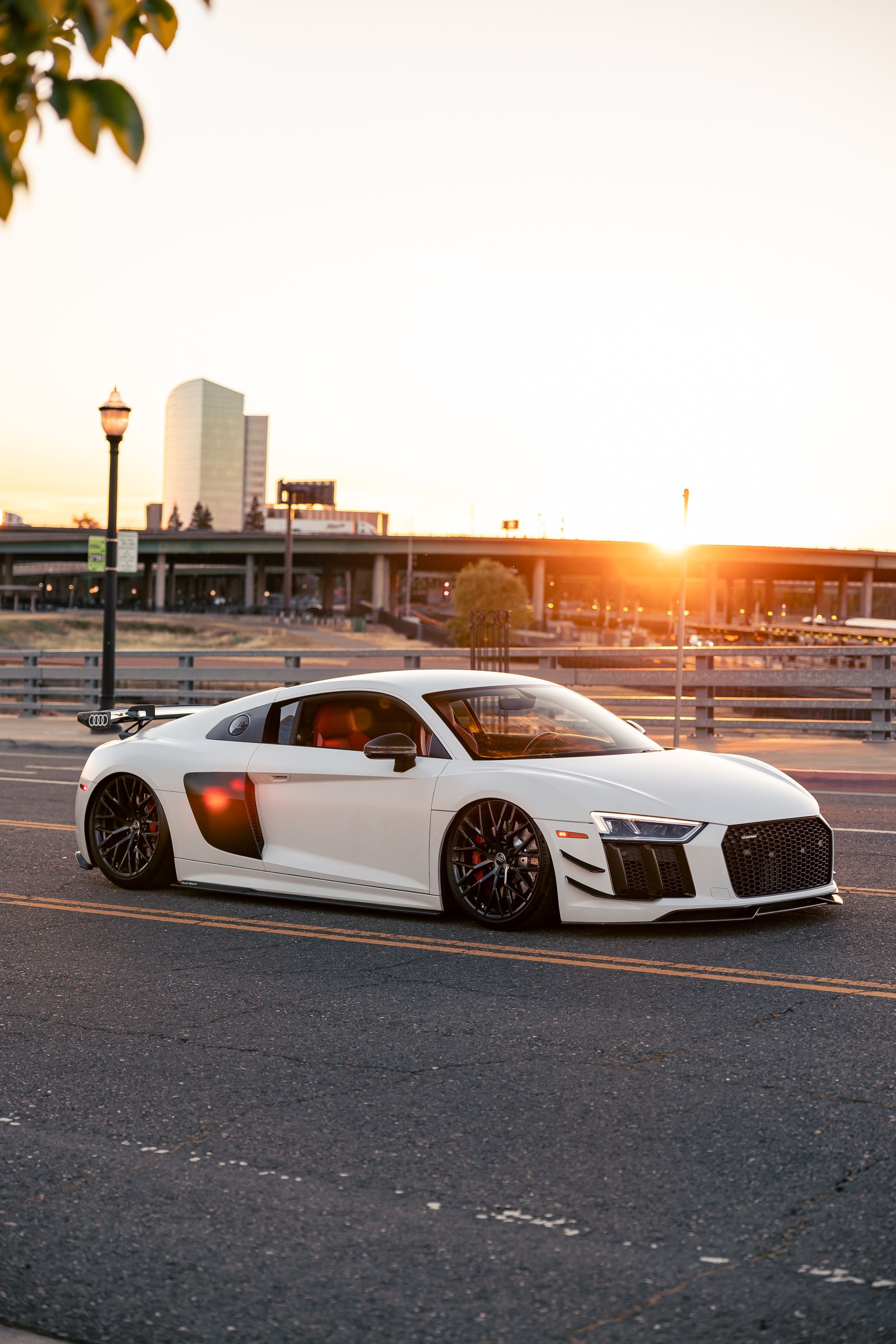 Used 2018 Audi R8 V10 w/ Premium Package RWD image 9