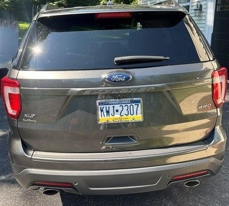 Used 2018 Ford Explorer XLT w/ Equipment Group 202A AWD/4WD image 8