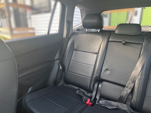 Used 2018 Volkswagen Tiguan SE w/ Panoramic Sunroof Package AWD/4WD image 14