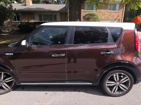 Used 2017 Kia Soul + w/ Option Group 041 image 14