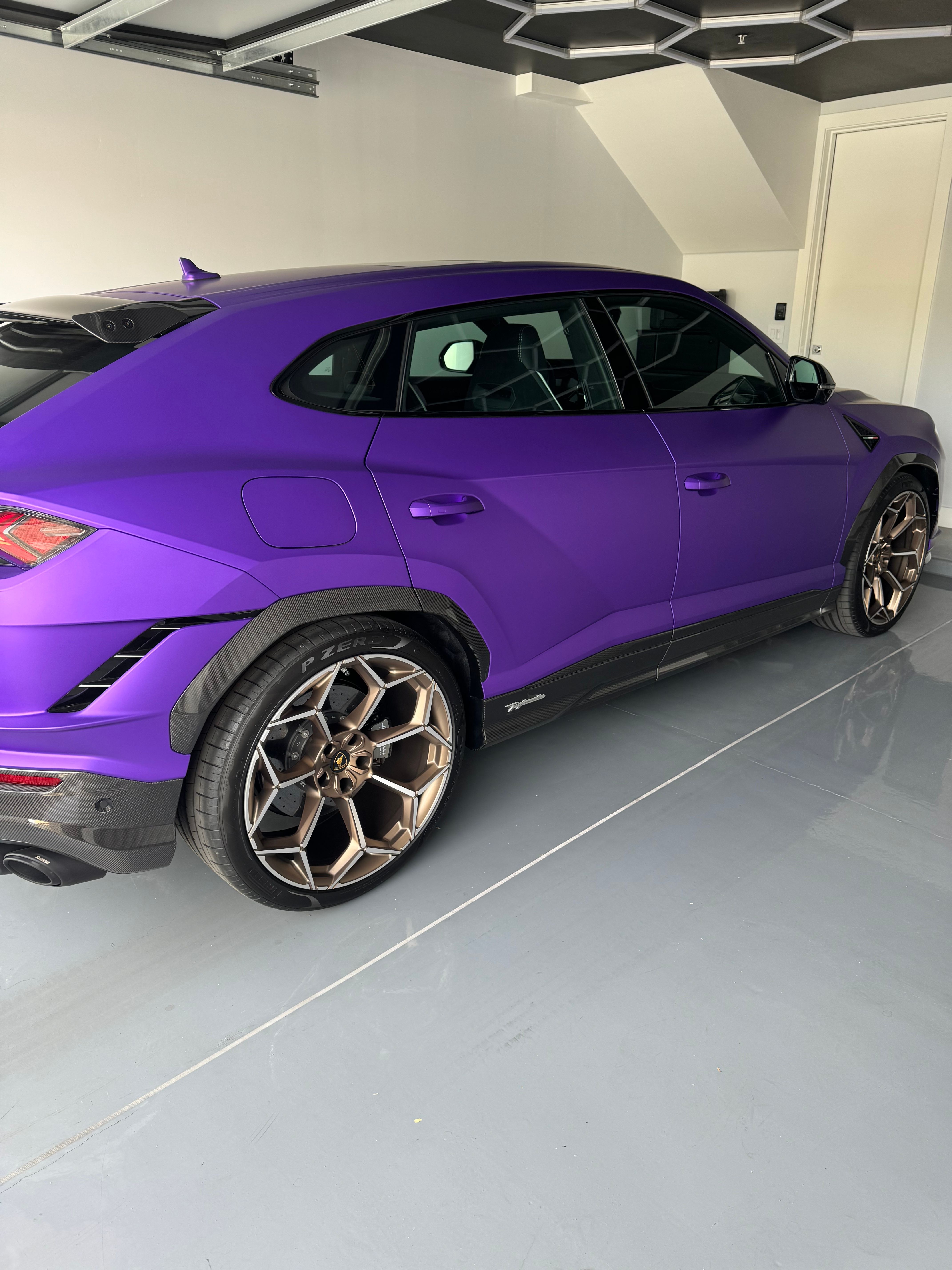 Used 2024 Lamborghini Urus Performante AWD/4WD image 1