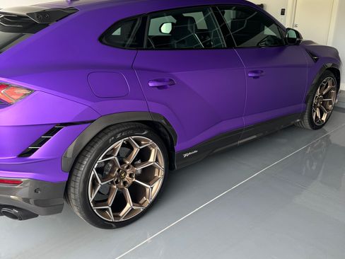 Used 2024 Lamborghini Urus Performante AWD/4WD image 1