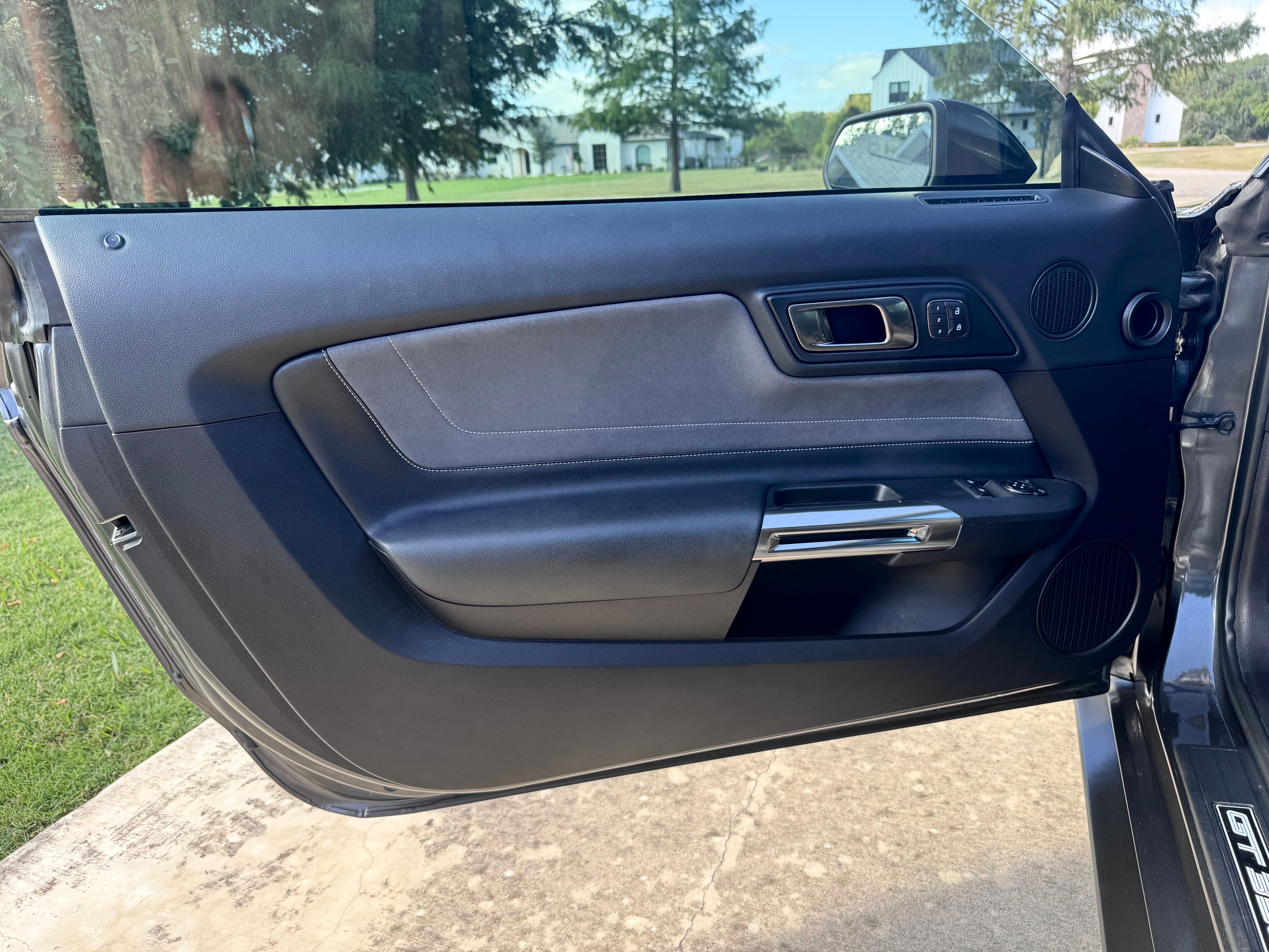Used 2019 Ford Mustang Shelby GT350 w/ Technology Package RWD image 25