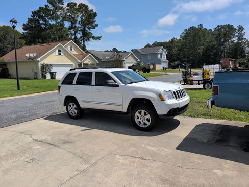 Used 2010 Jeep Grand Cherokee Laredo w/ Sun/Sound Group image 1