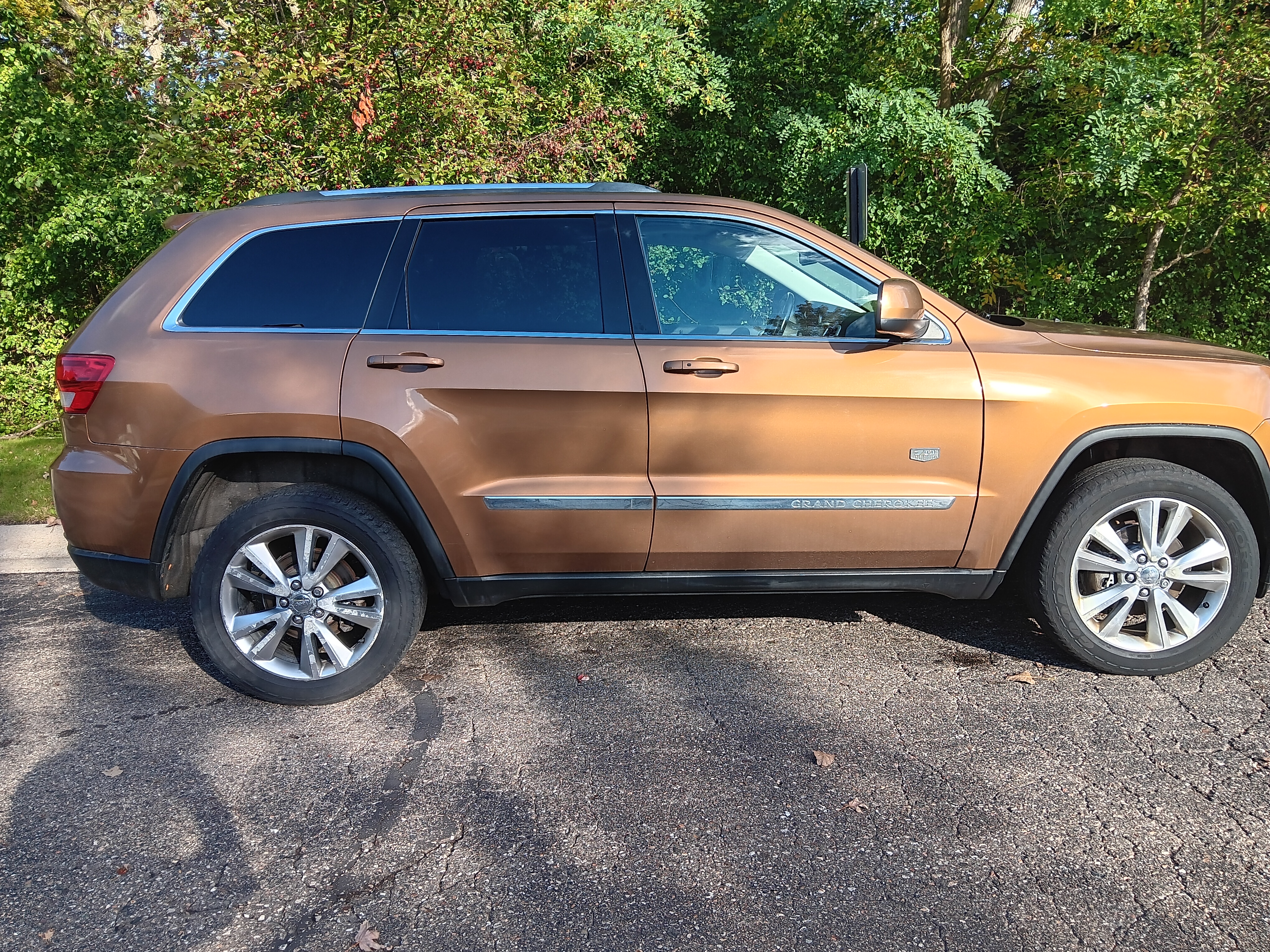 Used 2011 Jeep Grand Cherokee 70th Anniversary AWD/4WD image 17
