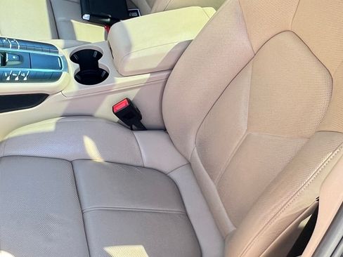 Used 2020 Porsche Macan image 11