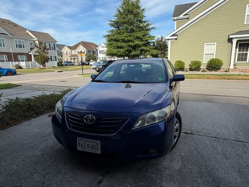 Used 2009 Toyota Camry XLE FWD image 2