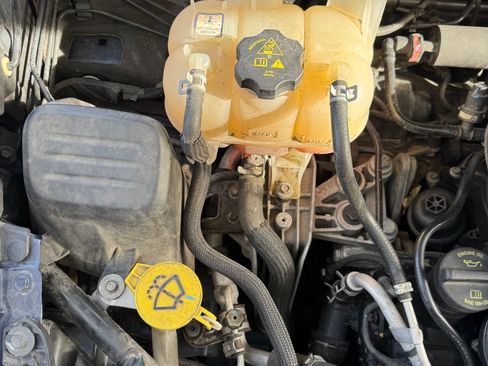 Used 2017 Chrysler Pacifica Touring image 12