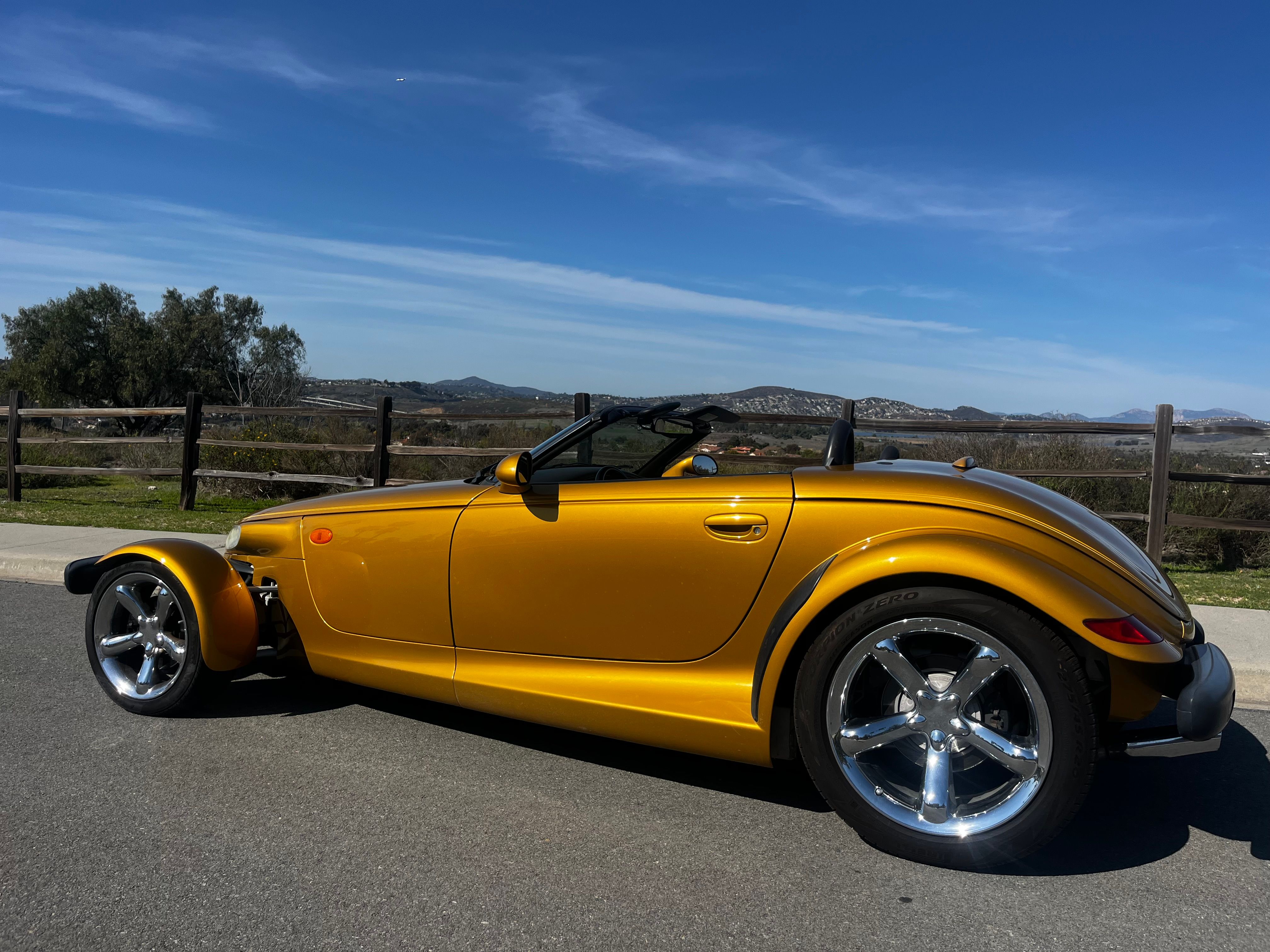 Used 2002 Chrysler Prowler RWD image 2