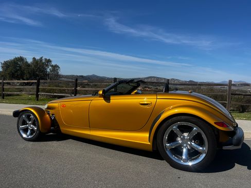 Used 2002 Chrysler Prowler RWD image 2