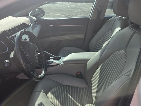 Used 2020 Toyota Camry SE image 5