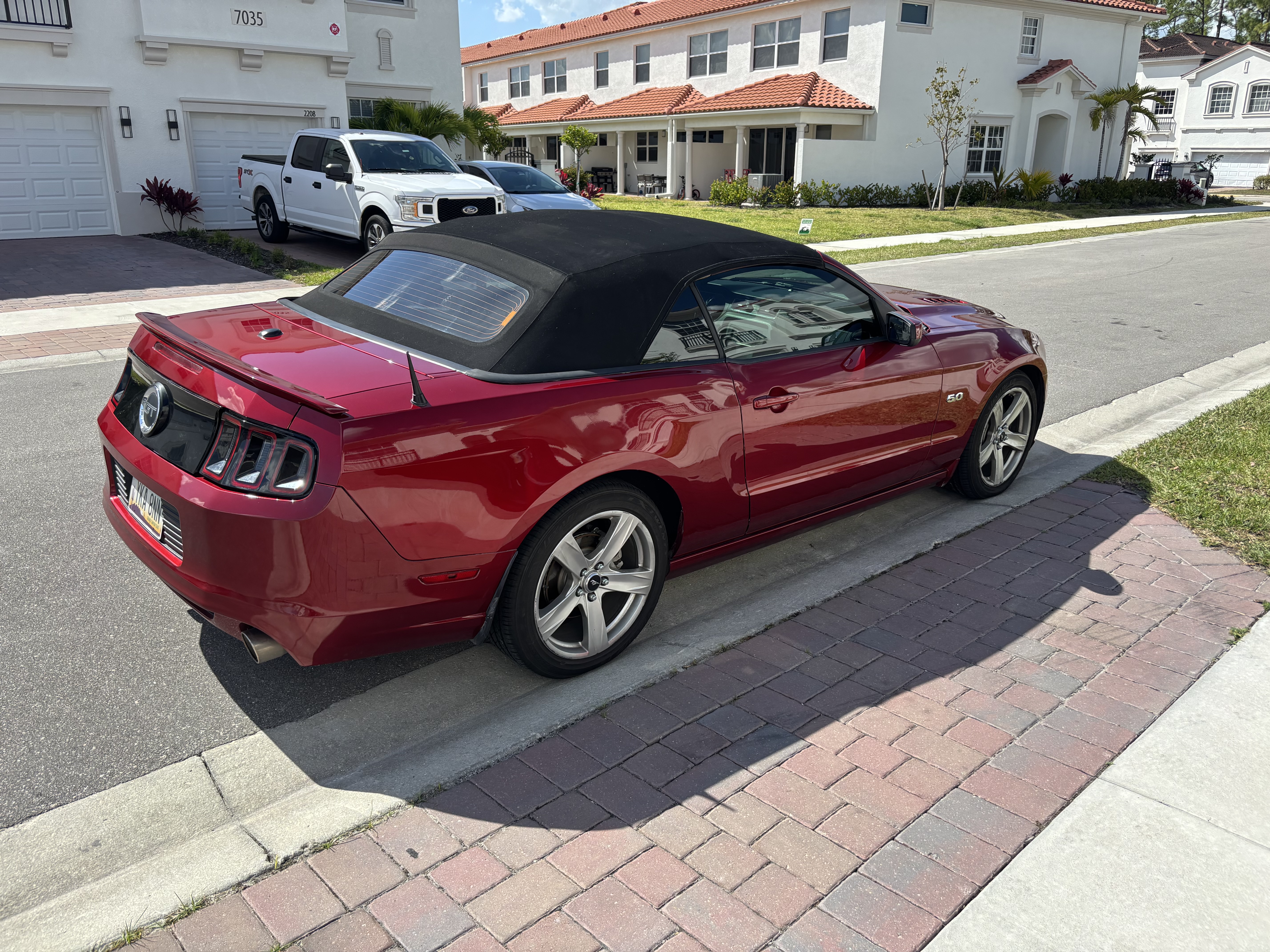 Used 2014 Ford Mustang GT Premium w/ Comfort Package RWD image 6