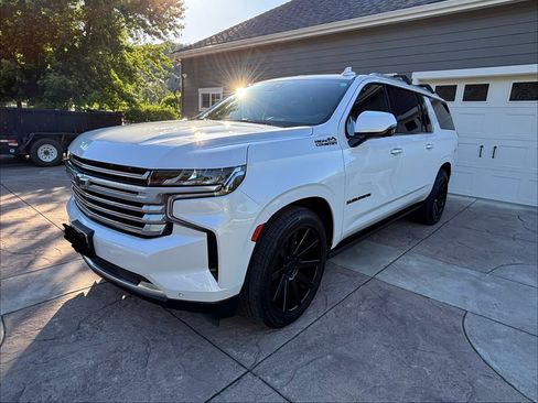 Used 2021 Chevrolet Suburban High Country AWD/4WD image 4