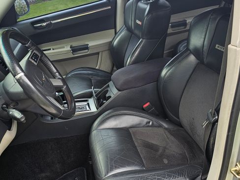 Used 2006 Chrysler 300 SRT8 w/ SRT Option Group I image 9