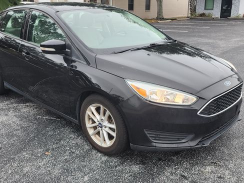 Used 2017 Ford Focus SE image 9