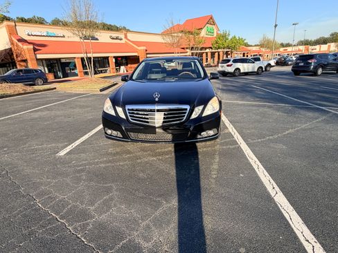 Used 2011 Mercedes-Benz E 350 BlueTEC Sedan image 2