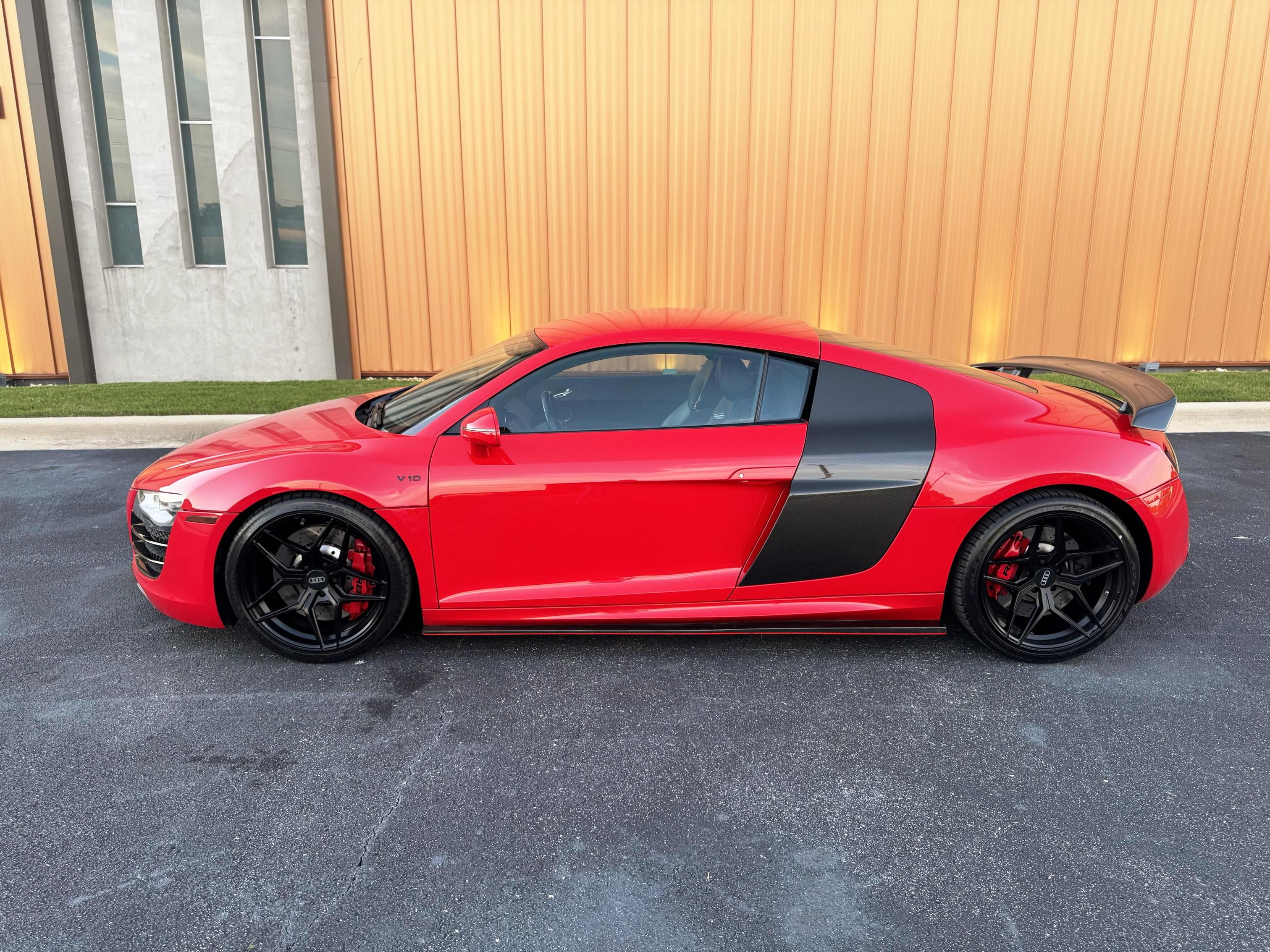 Used 2011 Audi R8 V10 AWD/4WD image 2