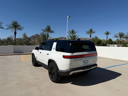 Used 2023 Rivian R1S Adventure AWD/4WD image 4