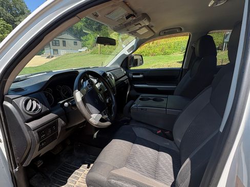 Used 2014 Toyota Tundra SR5 AWD/4WD image 10