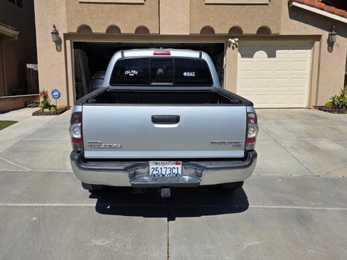 Used 2011 Toyota Tacoma PreRunner w/ TRD Off-Road Pkg w/JBL Audio image 9