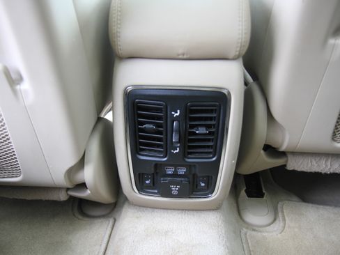 Used 2015 Jeep Grand Cherokee Overland w/ Advanced Technology Group image 12