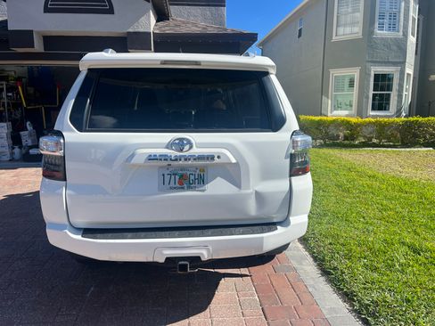 Used 2014 Toyota 4Runner SR5 image 4