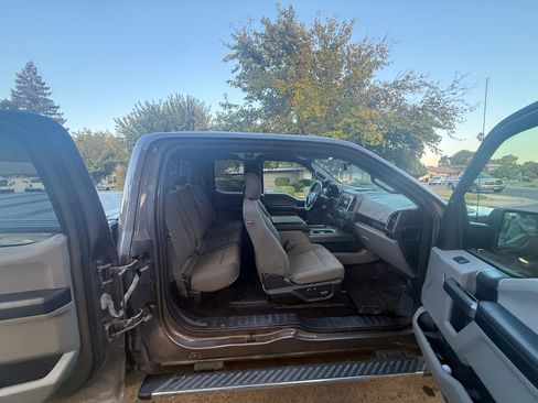Used 2017 Ford F150 XLT w/ Equipment Group 302A Luxury AWD/4WD image 14