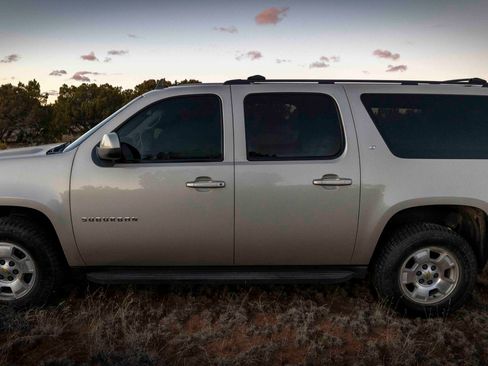 Used 2013 Chevrolet Suburban LT image 12