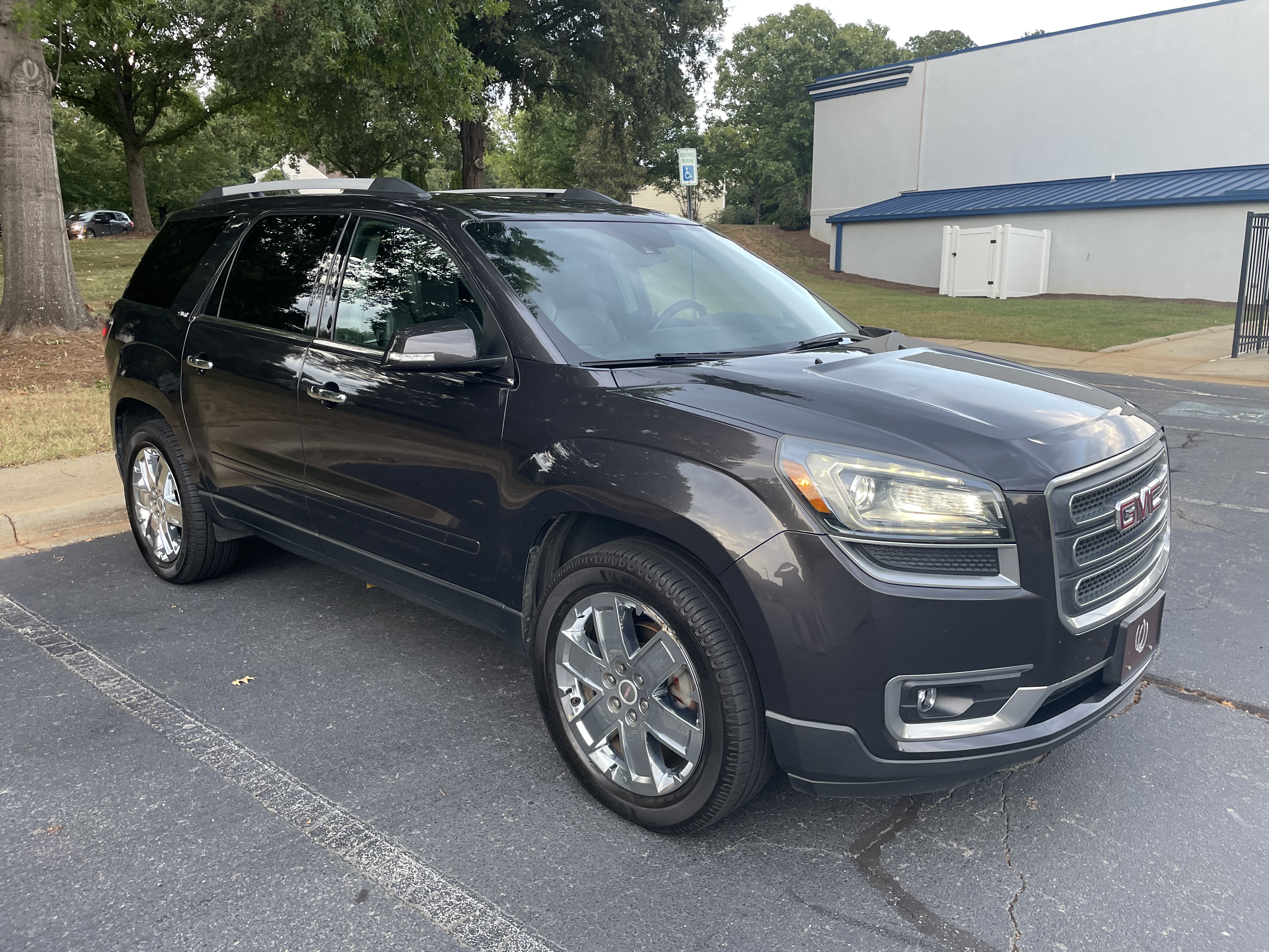 Used 2017 GMC Acadia Limited SLT AWD/4WD image 10
