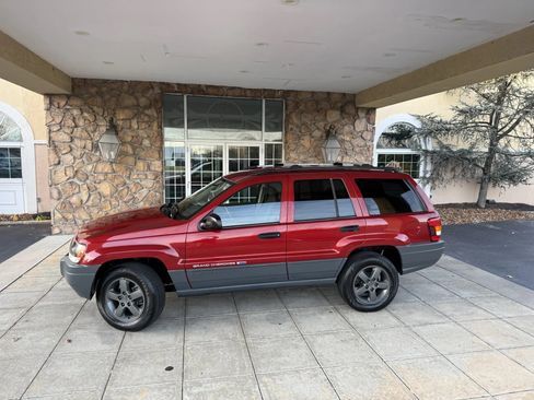 Used 2004 Jeep Grand Cherokee Laredo image 2