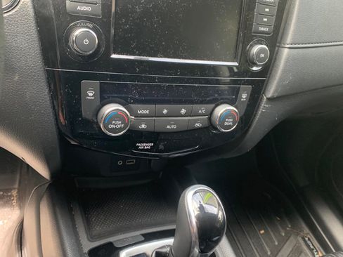 Used 2020 Nissan Rogue SV image 6