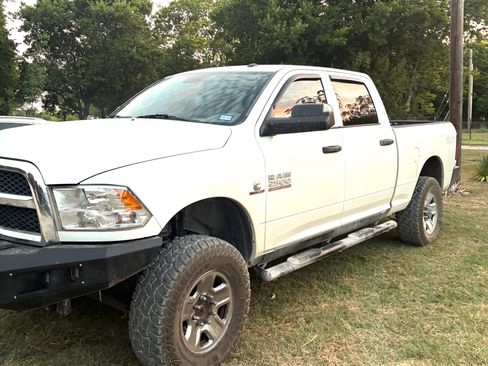 Used 2018 RAM 2500 Tradesman w/ Chrome Appearance Group AWD/4WD image 4